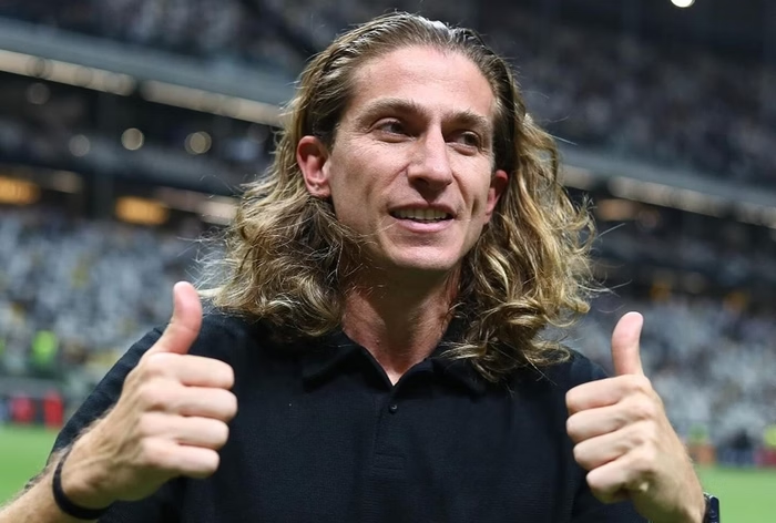 Filipe Luís faz história: 50 jogos no comando do Flamengo com terceiro melhor aproveitamento do século